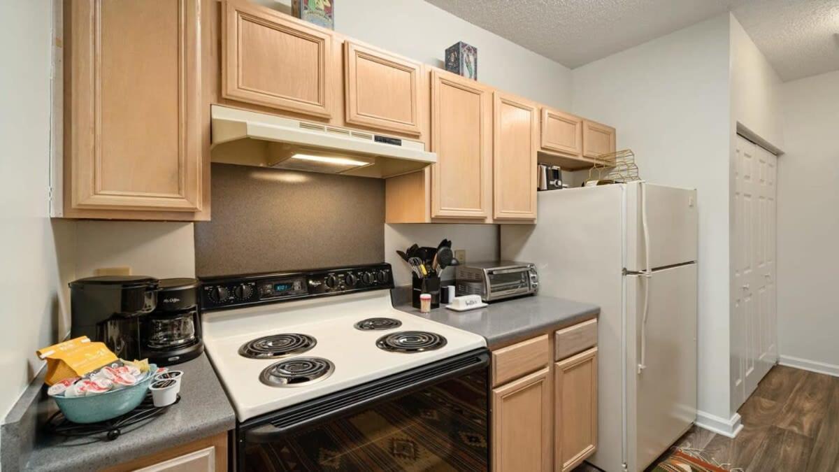 Cozy 1-br With A Seasonal Pool Apartment